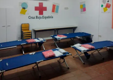 albergue de cruz roja para personas sin hogar archivo