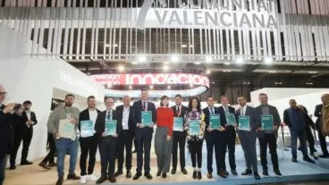 alcaldes socialistas protestando en fitur por la invisibilizacion de sus municipios por la generalitat
