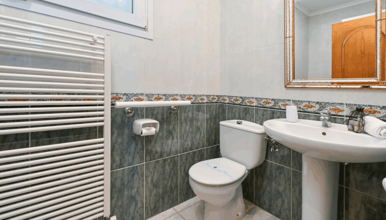 Baños modernos y bien equipados para tu comodidad