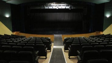 butacas del auditorio de calp archivo