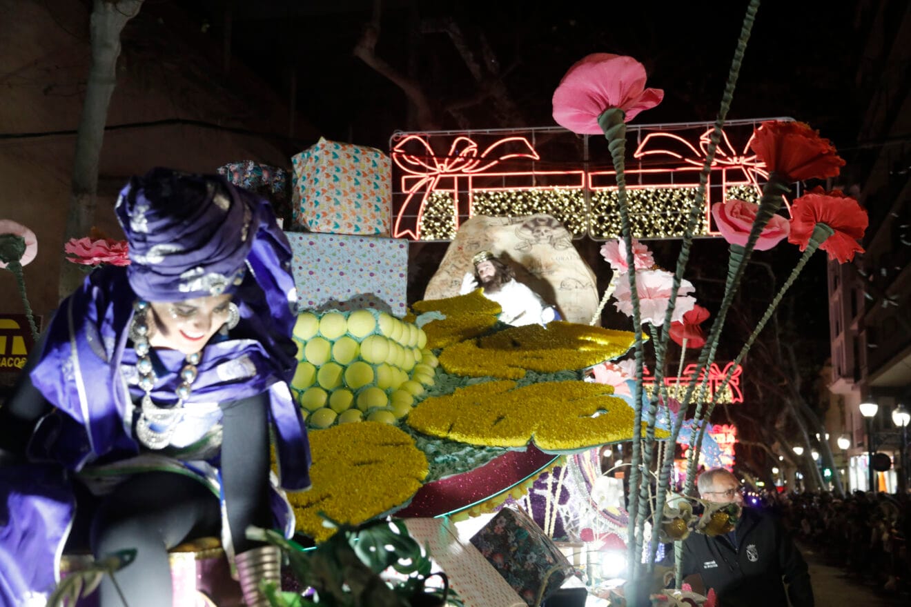 Cabalgata SS MM Los Reyes de Oriente en Dénia 2025 (60)