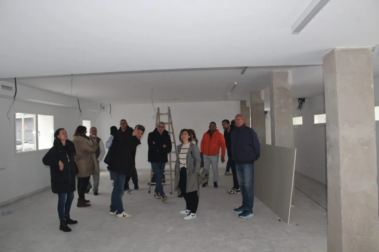 El Ayuntamiento de Dénia, la JLF y la FEMMICC visitan la Casa de la Festa