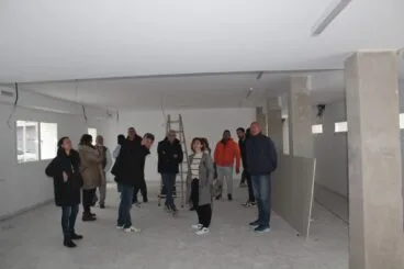 El Ayuntamiento de Dénia, la JLF y la FEMMICC visitan la Casa de la Festa