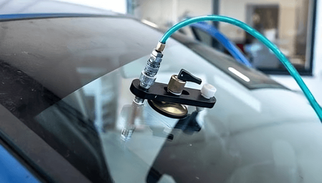 Imagen: No dejes que una grieta o un faro opaco comprometan tu seguridad