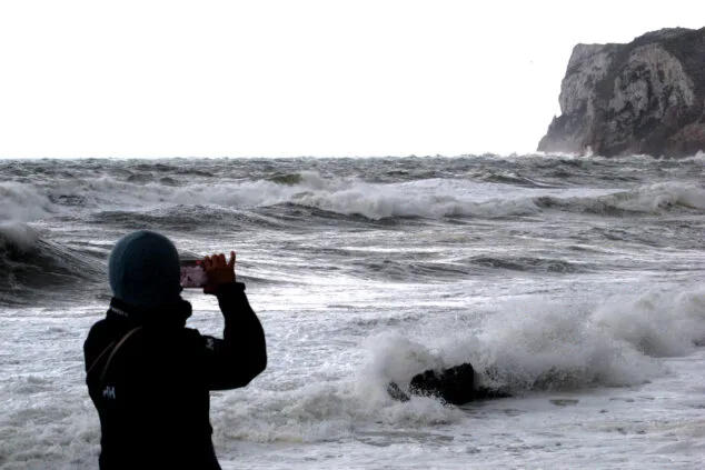 playa de denia durante un temporal