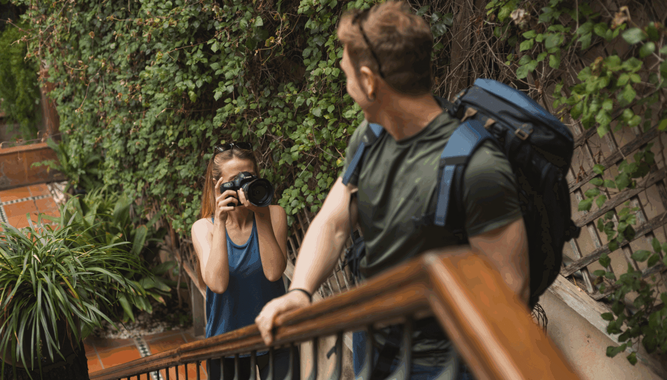 Senderismo entre montañas y naturaleza cerca del Hotel Nou Romà Dénia
