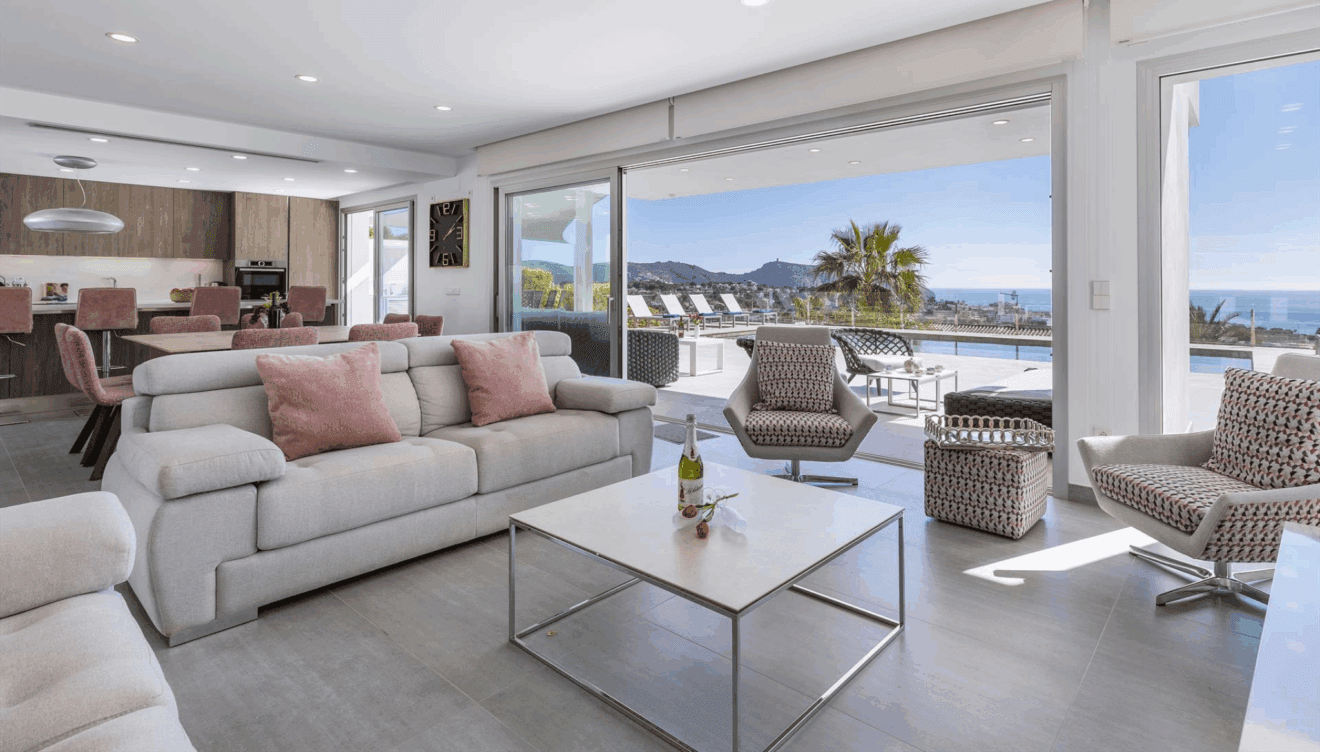 Zonas modernas para compartir momento especiales en Moraira