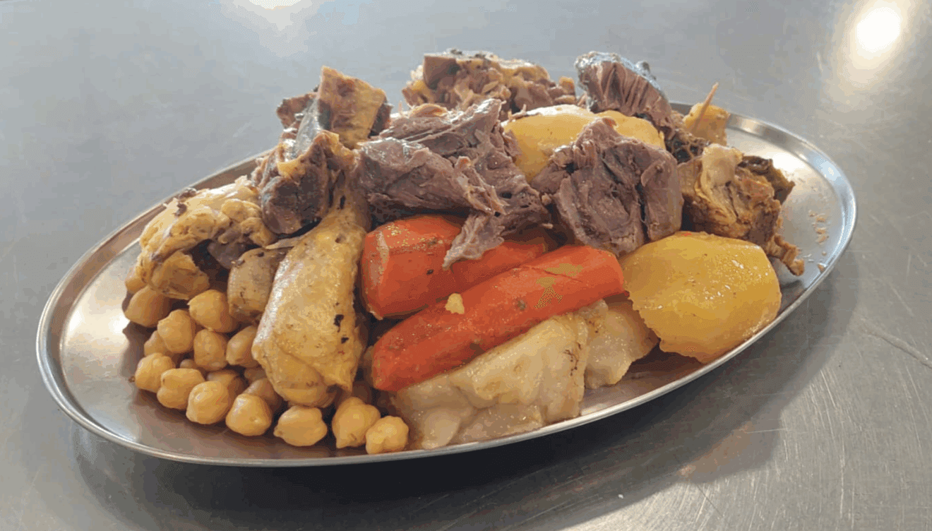 Delicioso puchero valenciano para disfrutar en Bar Llácer