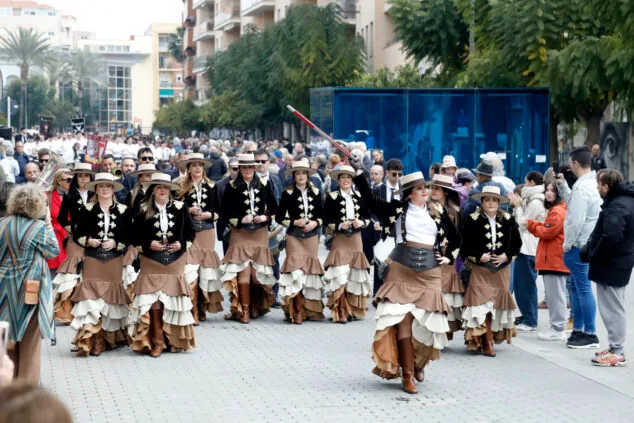 Así se vivió el Mig Any de Moros y Cristianos de Dénia: todas las fotos de las filaes 29 desfiler de mig any de denia 2025 29