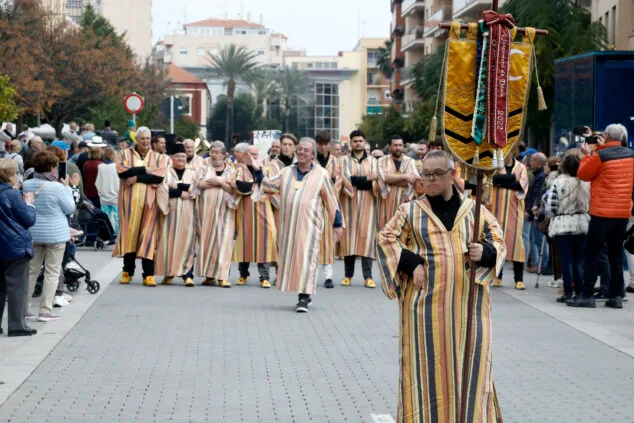 Así se vivió el Mig Any de Moros y Cristianos de Dénia: todas las fotos de las filaes 40 desfiler de mig any de denia 2025 40