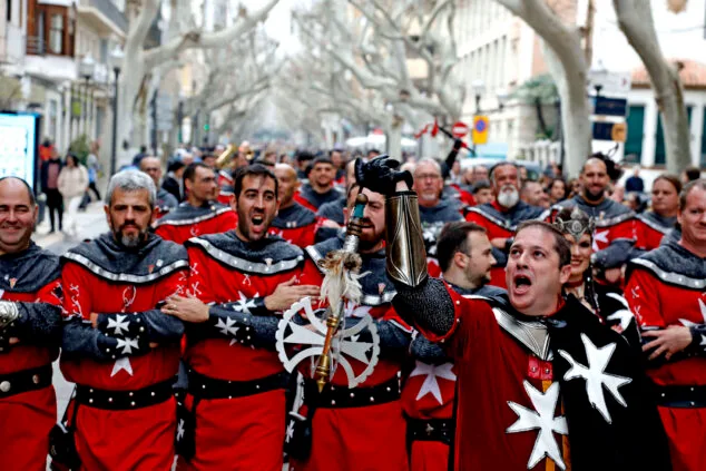 Así se vivió el Mig Any de Moros y Cristianos de Dénia: todas las fotos de las filaes 55 desfiler de mig any de denia 2025 55