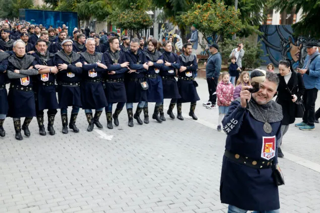 Así se vivió el Mig Any de Moros y Cristianos de Dénia: todas las fotos de las filaes 6 desfiler de mig any de denia 2025 6