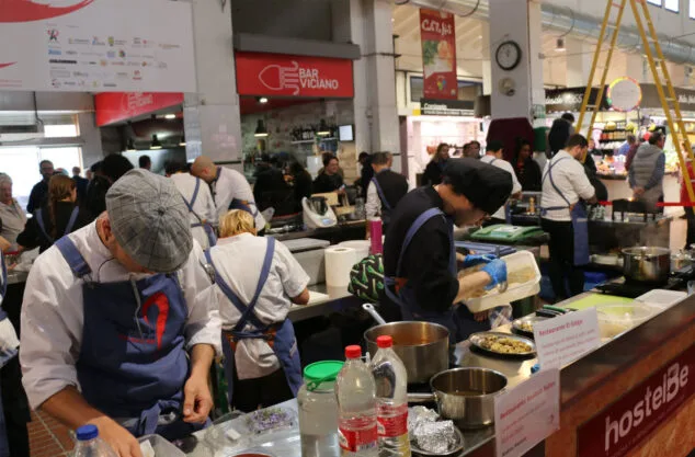El Concurso Internacional de Cocina Creativa de la Gamba Roja de Dénia anuncia fecha y abre sus inscripciones 1 Imagen: Imagen del IX Concurso de la Gamba Roja de Dénia