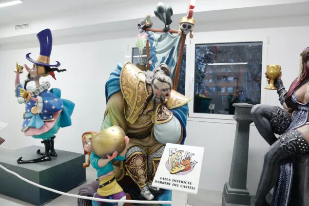 ninot 2025 van de falla darrere del castell 1