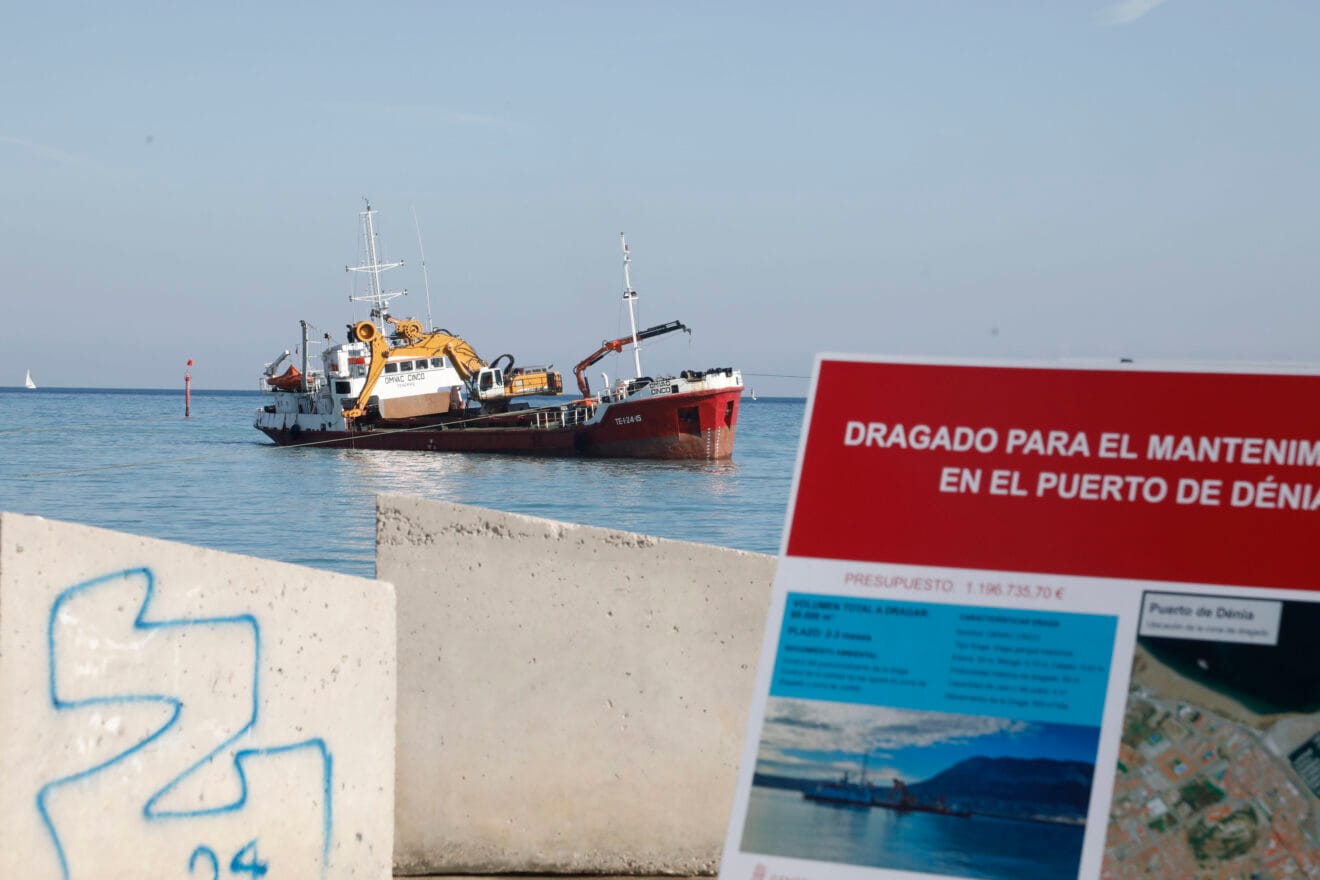 Dragado en el Puerto de Dénia