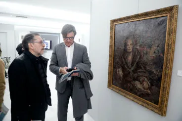 Castejón frente al retrato de Maria Ibars