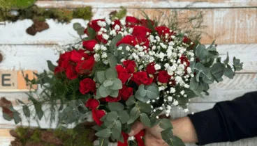 un ramo de rosas rojas la esencia del amor eterno