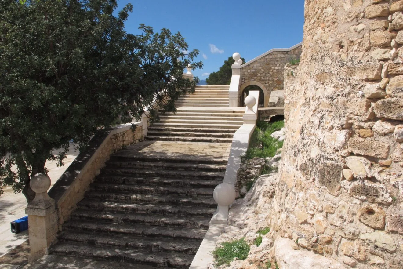 Dénia rinde homenaje a las víctimas de la Gran Redada en su Castillo 42