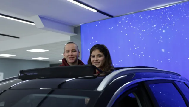 El EBRO s700 de Moll Motor, coche oficial de las Falleras Mayores de Dénia 2025 1 Imagen: El EBRO s700 de Moll Motor, coche oficial de las Falleras Mayores de Dénia 2025
