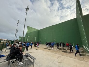 Estudiantes reunidos para las jornadas de pilota de Dénia
