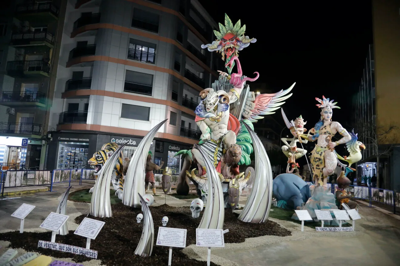 Falla Saladar 2025, de noche