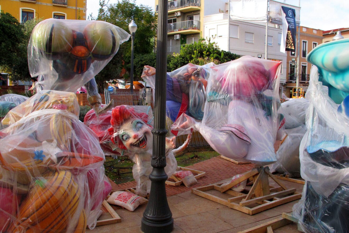 Primeros ninots en las calles de Dénia 2