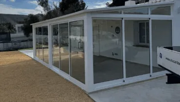 Reformas con diseño minimalista en carpintería de aluminio y PVC