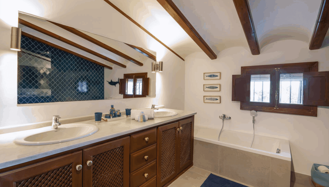 Baño con ducha y lavabos dobles