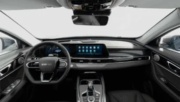 Diseño interior del EBRO S700 con pantalla táctil de 12,3” y conectividad total