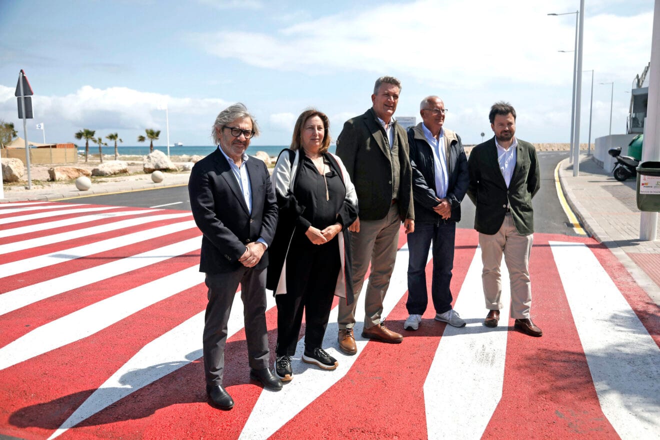 El conseller visita la ampliación de la carretera tras finalizar unas obras que han supuesto una inversión de 573.000 euros