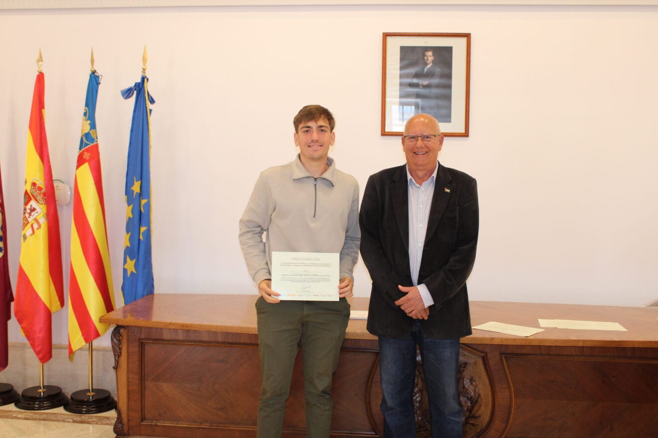 Entrega diplomas del proyecto de transición ecológica de Turismo Dénia (7)