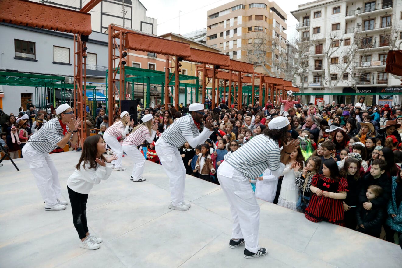 Inauguración del escenario de la plaza María Hervás durante el carnaval de Dénia