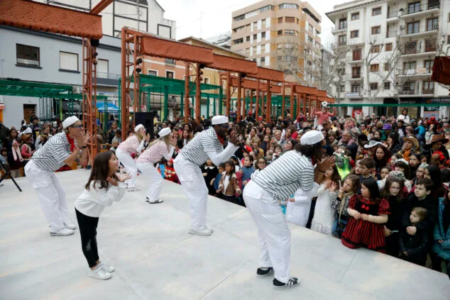 inauguracion del escenario de la plaza maria hervas durante el carnaval de denia