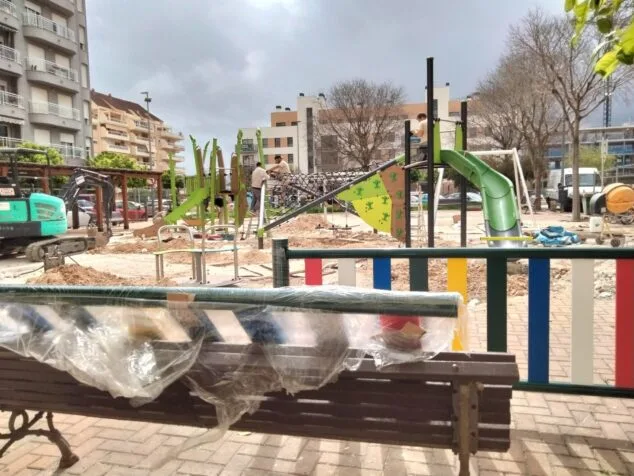 Imagen: Parque de juegos completamente renovado frente al ambulatorio