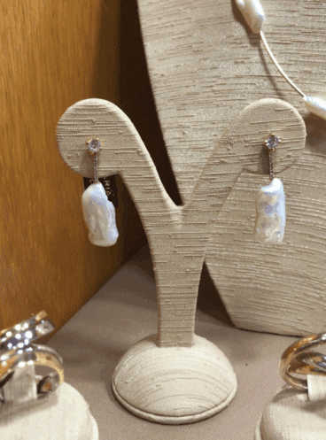 Pendientes con perla barroca_ elegancia con carácter