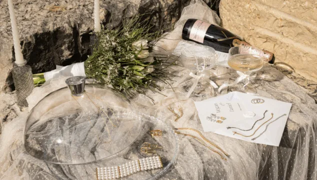 variedad de joyas en montenegro joyeros