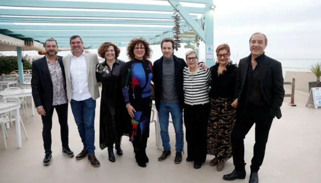 visitantes y amigos durante la inauguracion