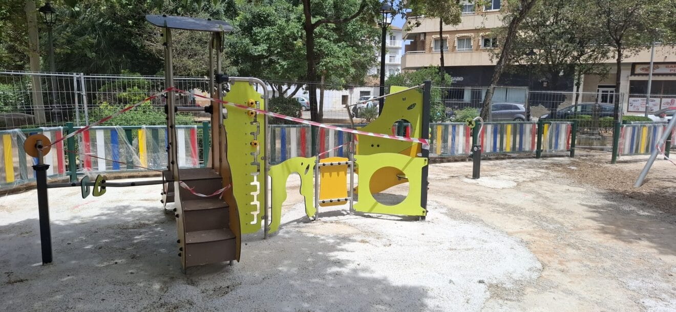 Así avanzan los nuevos parques infantiles de Dénia 2
