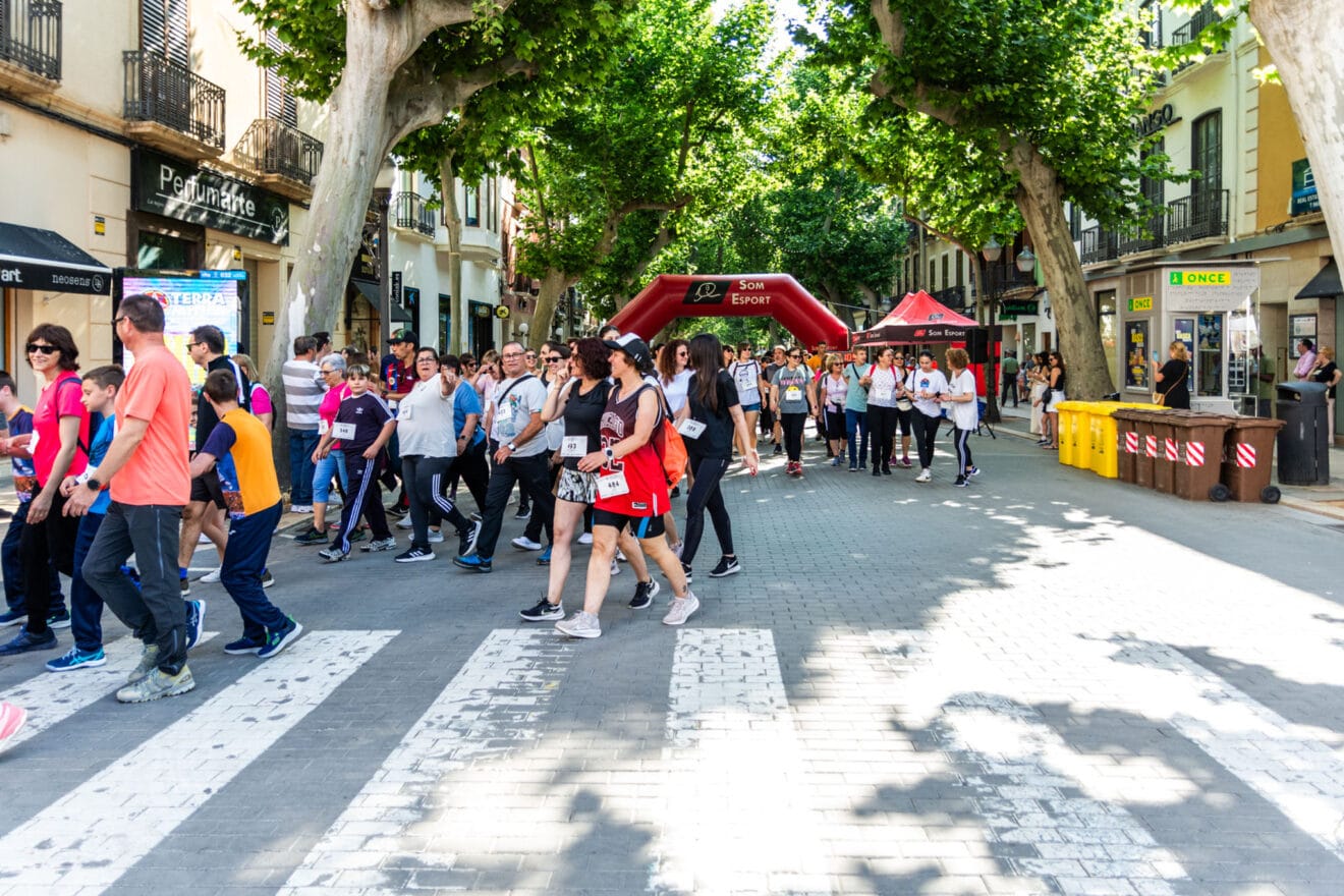 Caminantes de la X Marcha Solidaria Raquel Payà 2025
