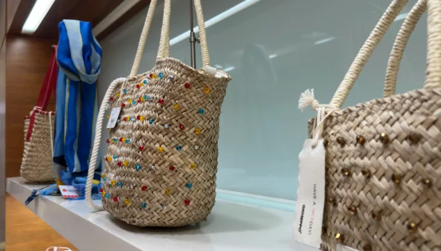 Calzado de verano: las tendencias que arrasan para hombre y mujer en 2025 21 capazos naturales como el accesorio imprescindible del verano