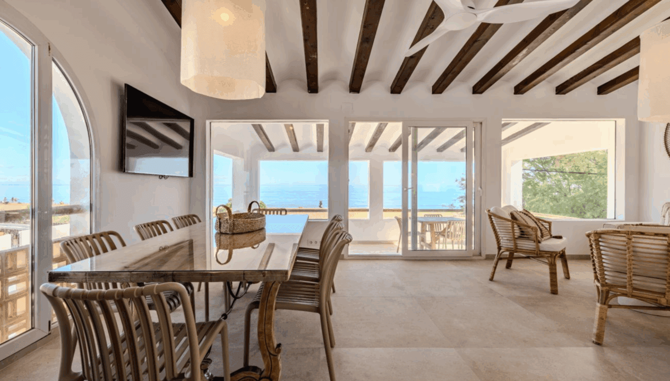 Comedor con salida directa a la terraza