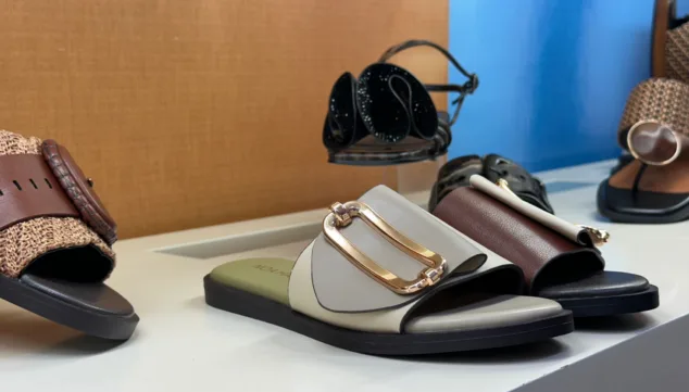 Calzado de verano: las tendencias que arrasan para hombre y mujer en 2025 6 diseno contemporaneo y versatilidad para el dia a dia