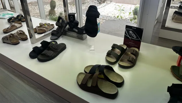 Calzado de verano: las tendencias que arrasan para hombre y mujer en 2025 11 esenciales de verano con sandalias minimalistas y frescas