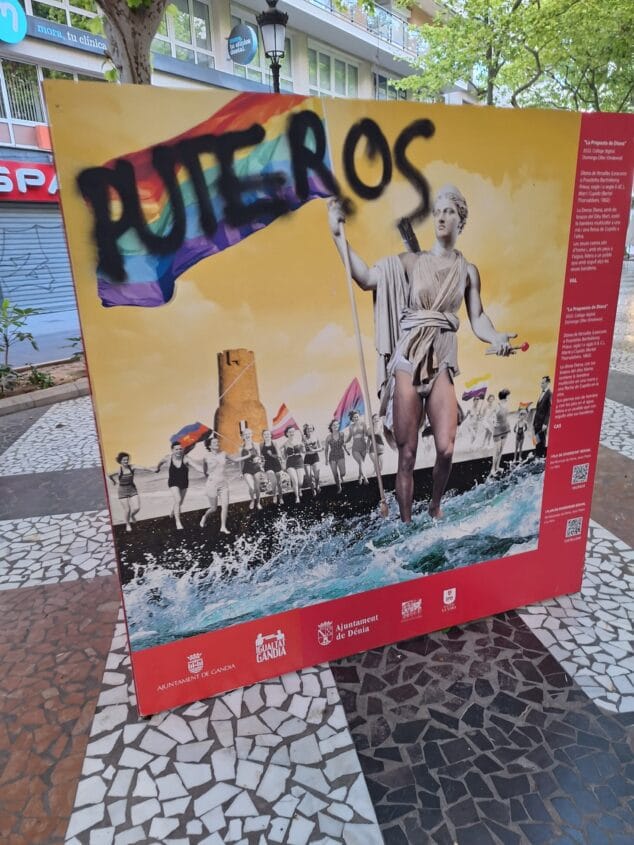 exposicion lgtbi de denia violentada en gandia 1