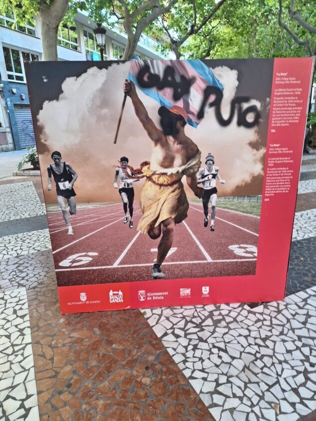 exposicion lgtbi de denia violentada en gandia 5