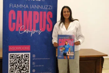 fiamma iannuzzi presentando su campus en denia