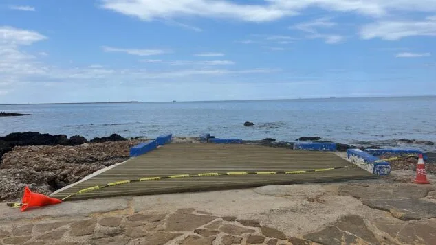 instalacion de la nueva pasarela en la playa de denia 5