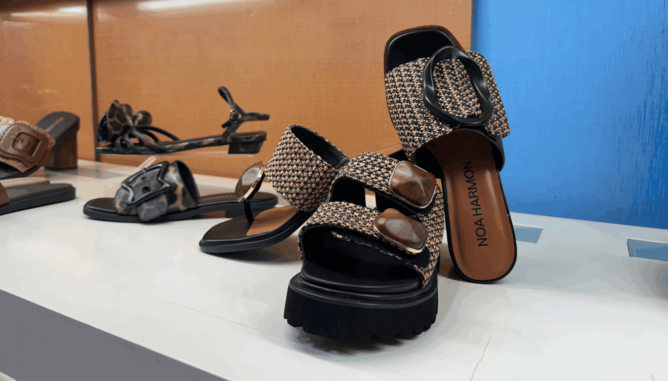 Líneas atrevidas para looks estivales de Noa Harmon