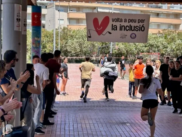 Imagen: Salida de la Volta a Peu per la inclusió