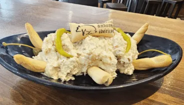 Tapas con alma y vino con carácter